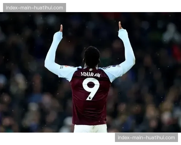 半场战报：阿斯顿维拉1-1切尔西，雅克松错失单刀，帕尔默点射扳平